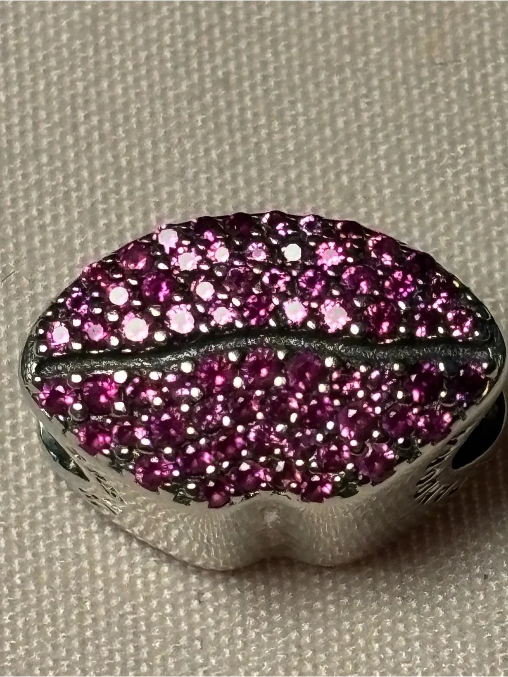 Pandora kiss more